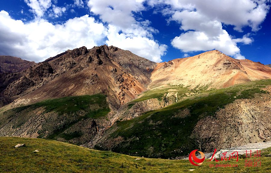 Amazing scenery of Gansu's Qiyi Glacier