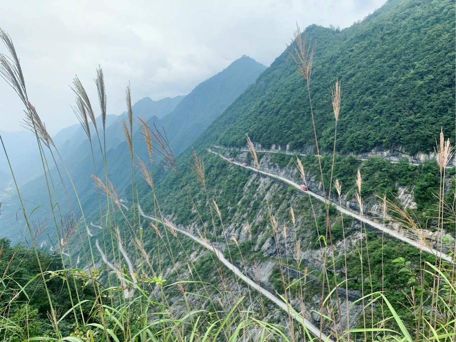 Aerial view of daunting "sky road" in Enshi, Central China's Hubei Province