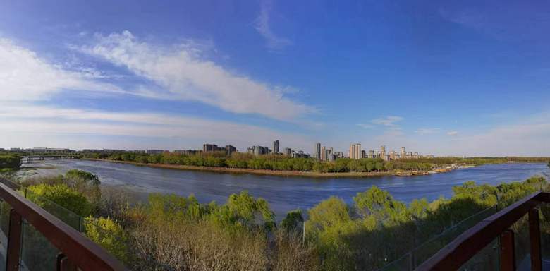 Spring scenery along section of Grand Canal in Beijing