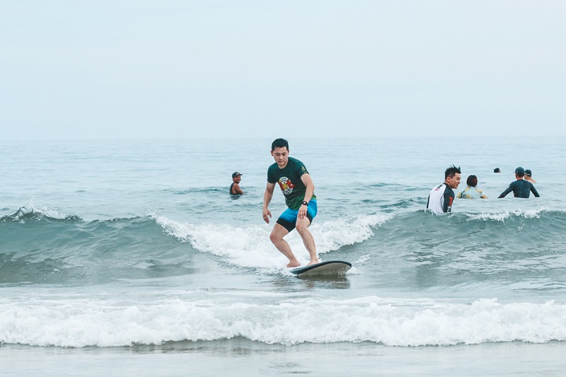 Riyue Bay in south China’s Hainan becomes surfing mecca for Chinese youngsters looking for chance to ride the waves