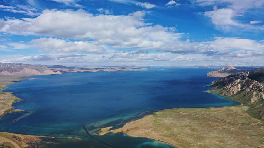 Summer scenery of Dongge Cuona Lake in Qinghai