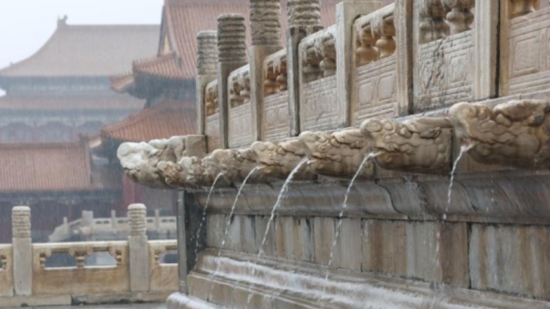 'Dragons' of ancient drainage system spout water in Palace Museum