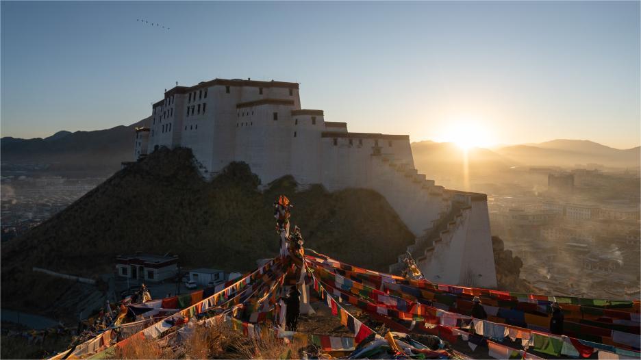 Morning view of Sangzhuzi District in Xizang