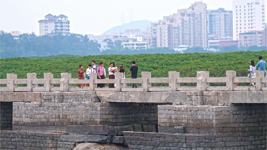 Explore ancient Luoyang Bridge in Quanzhou, SE China's Fujian