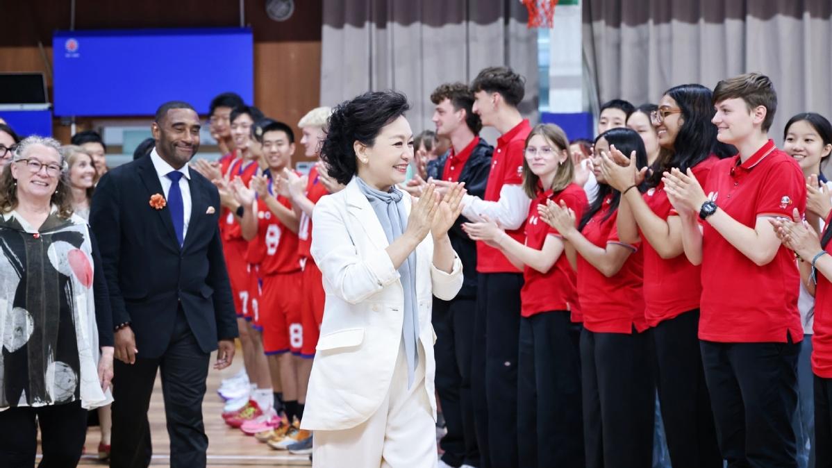 Peng Liyuan attends China-US youth cultural, sports exchange activity