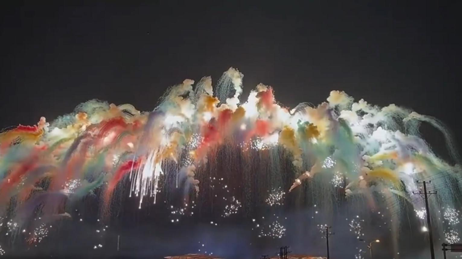 Spectacular fireworks illuminate Liuyang