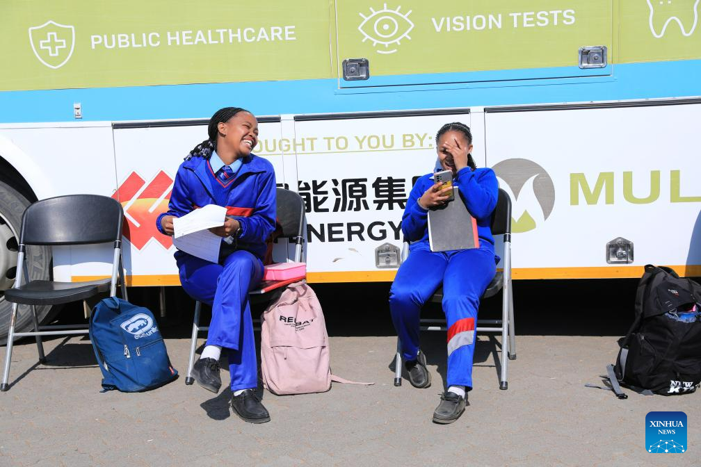 Medical bus purchased by Chinese company provides free service to local residents in S. Africa