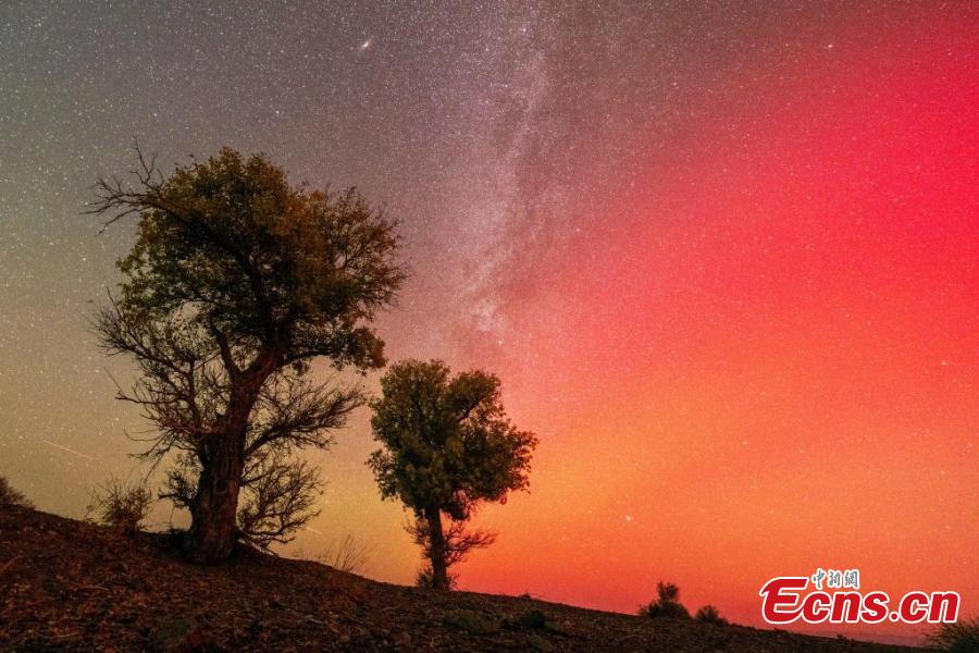 Red auroras paint the sky in Xinjiang