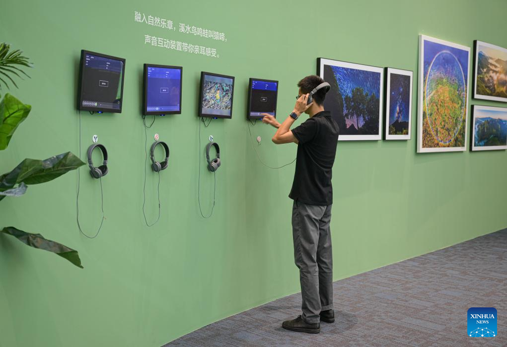 "Guarding Rainforest Homeland" exhibition held in Haikou